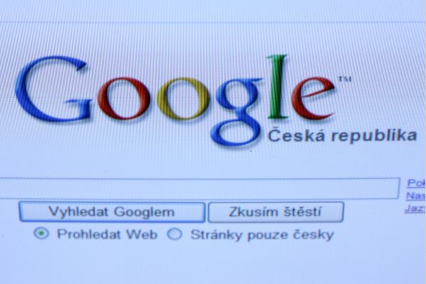Google usiluje o koupi Twitteru.