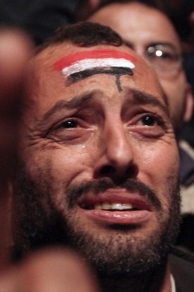 Egypťany v ulicích zklamal fakt, že prezident Husní Mubarak neoznámil demisi.