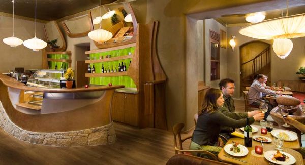 Interiér restaurace Maitrea je dotažen do detailu.