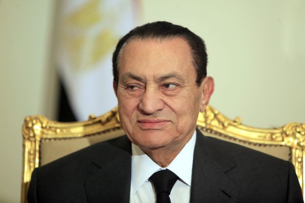 Egyptský prezident Husní Mubarak po osmnácti dnech masových protivládních protestů podal rezignaci.