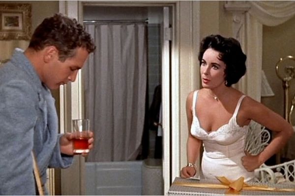 Elizabeth Taylorová v roli Maggie z filmu Kočka na rozpálené plechové střeše (Cat on Hot Tin Roof). Elizabeth Taylorová v roli Maggie z filmu Kočka na rozpálené plechové střeše (Cat on Hot Tin Roof).