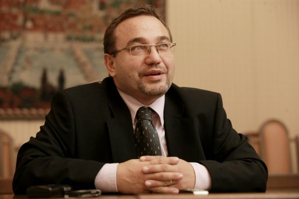 Ministr školství Josef Dobeš (VV). 