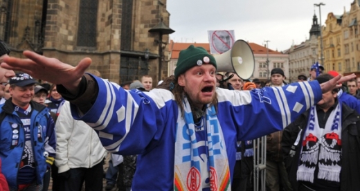 V Plzni demonstrovaly stovky fanoušků.