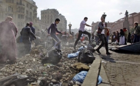 V ulicích vládne nadšení, lidé slaví, plánují, jak se zapojit do "budování nového Egypta".