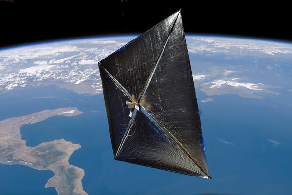 Plachetnice NanoSail-D obíhá ve výšce 640 kilometrů nad Zemí.