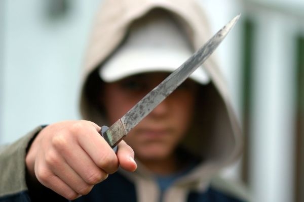 Případ maniaka s nožem překvapil i zkušené policisty (ilustrační foto). Případ maniaka s nožem překvapil i zkušené policisty (ilustrační foto).