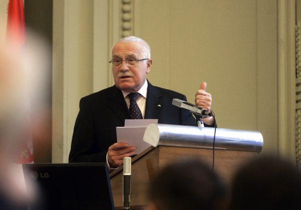 Václav Klaus si oproti loňsku mírně polepšil.