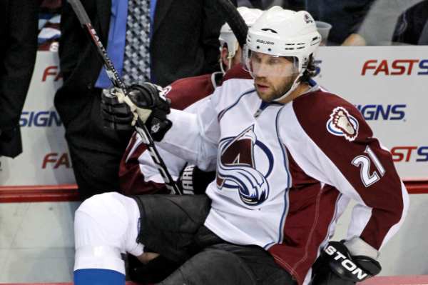 Peter Forsberg odehrál za Colorado pouhé dva zápasy. Peter Forsberg odehrál za Colorado pouhé dva zápasy.