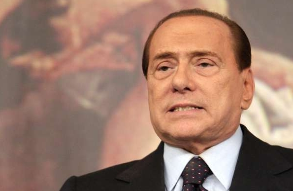 Berlusconimu v posledních týdnech tuhnou rysy.