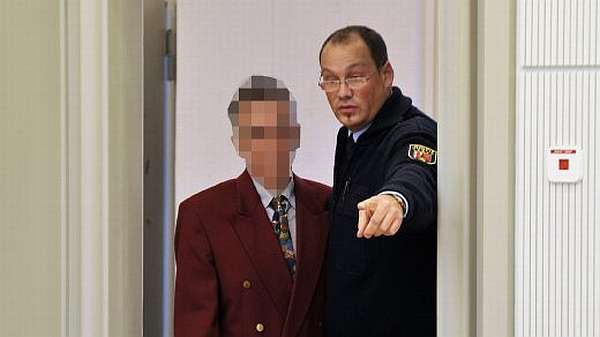 Detlef S. stanul před soudem. Maximální pozornost édia zajištešna.