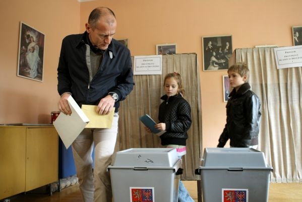 Přestože TOP 09 v Praze vyhrála volby, její lídr Zdeněk Tůma (na snímku) se primátorem nestal. Rozhodnutí Ústavního soudu mu může k vytouženému křeslu pomoci.