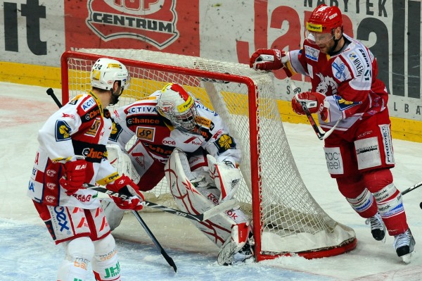Slavii v utkání s Třincem podržel zejména brankář Kopřiva.