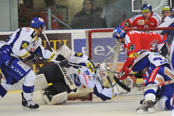 Základní část hokejové extraligy spěje do svého finiše. Základní část hokejové extraligy spěje do svého finiše.