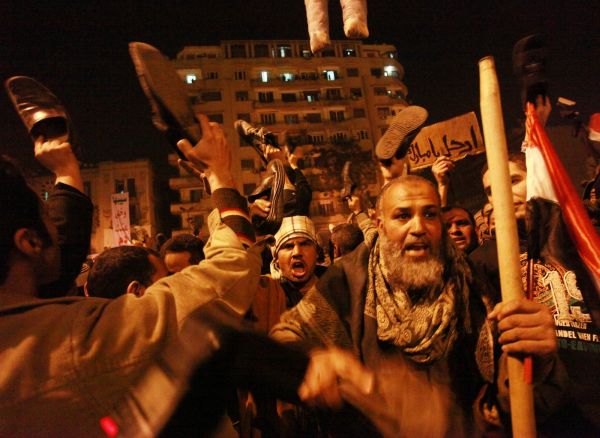 Když se autokratický vládce Egypta minulý pátek vzdal moci, dějiště největších protestů se proměnilo v místo ohromných oslav.