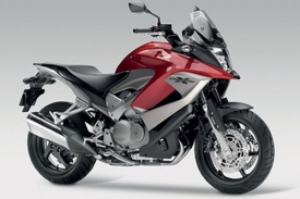 Honda bude vystavovat mimo jiné čtyřválcový Crossrunner.