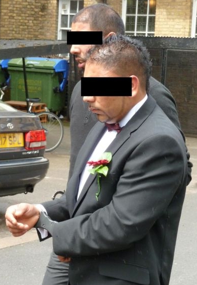 Indický sňatkový podvodník zadržený britskými úřady při obdobném zátahu v minulosti.