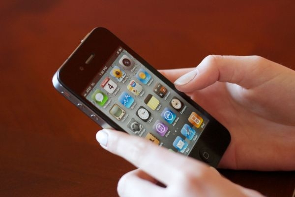 Porotce si získal iPhone 4 (na snímku).
