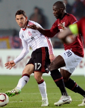Martin Abena (vpravo) a Maxi Rodríguez.
