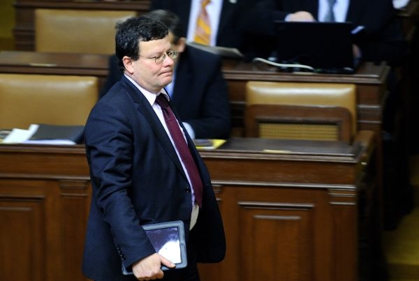 Na jednání se dostaví také ministr obrany Alexandr Vondra.