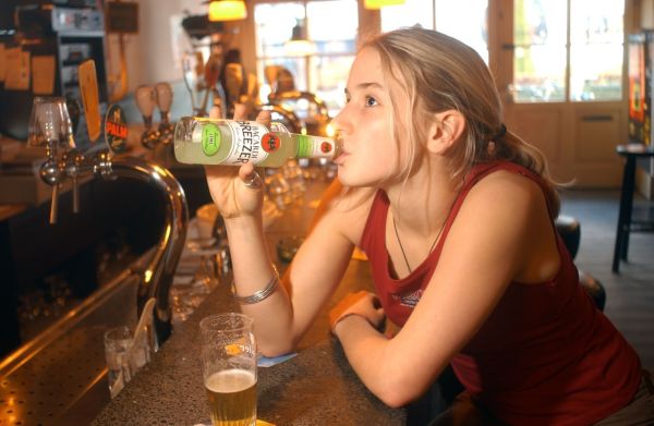 Policejní razie odhalila především velký počet mladistvých pod vlivem alkoholu (ilustrační foto).