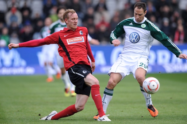 Jan Polák v dresu Wolfsburgu (vpravo).