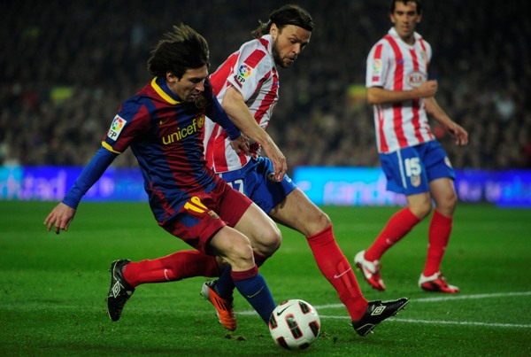 Tomáš Ujfaluši v zápase proti Barceloně.