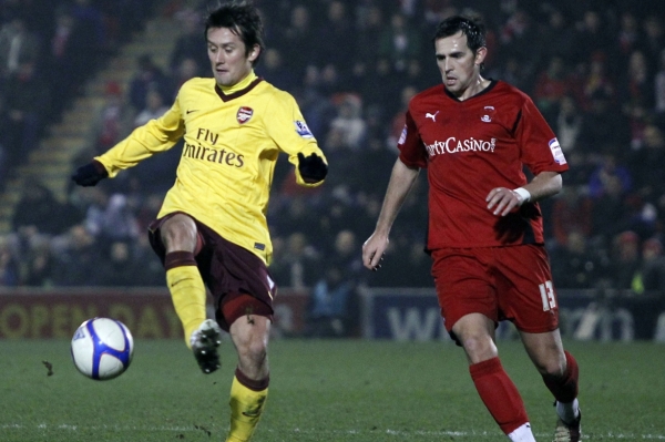 Tomáš Rosický (vlevo) v zápase proti Lleytonu.