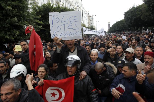Tunisko chce vyšetřit podíl uprchlého diktátora bin Alího na smrti demonstrantů.