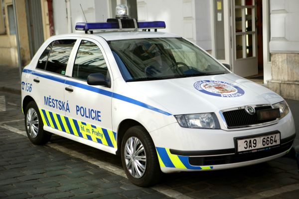 V Ostravě přejelo policejní auto muže na silnici (ilustrační foto).
