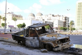 Lidé v Libyi dávají najevo nelibost z vůdce Muammara Kaddáfího.