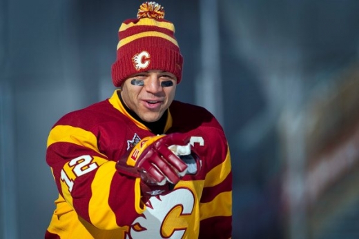 Utkání pod širým nebem si užíval i kapitán Calgary Jarome Iginla.