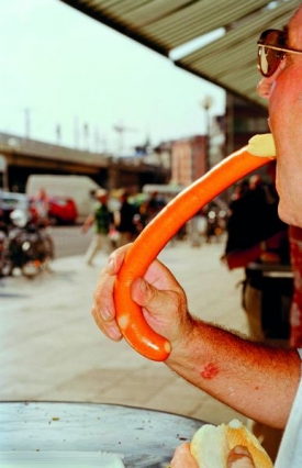 Z cyklu Think of Germany (2002). Foto Martin Parr, Magnum photos.