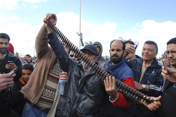 Momentka z protestů v Libyi.