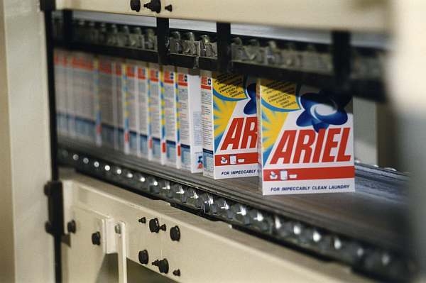 Antimonopolní úřad pokutoval i Procter & Gamble, který vyrábí Ariel.
