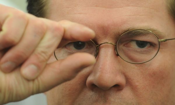 "Alesoň tolik jsem toho neopsal." Německý ministr obrany Karl-Theodor zu Guttenberg.