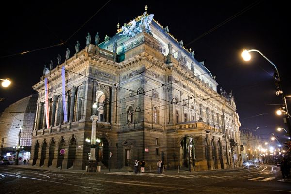 Národní divadlo představilo sezonu 2011/2012.