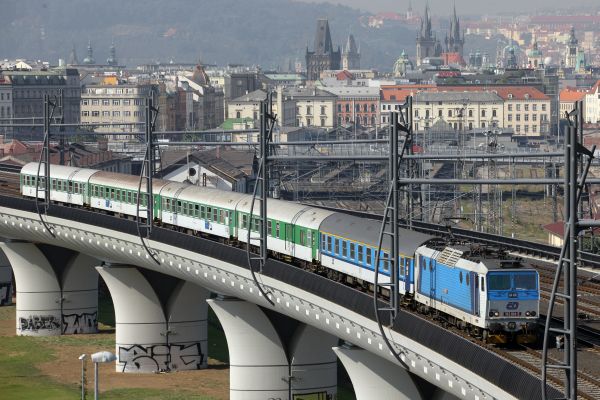 Dálkové vlaky mají mnohem menší přesnost než regionální (ilustrační foto).