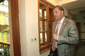 Petr Bendl se pustil do Davida Ratha.