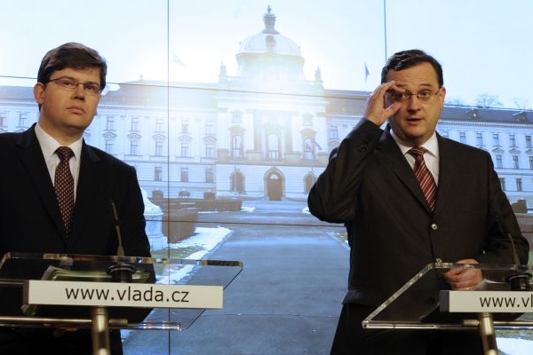 Ministr spravedlnosti Jiří Pospíšil a premiér Petr Nečas.