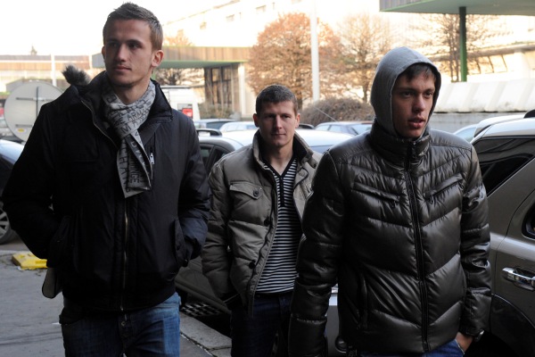 Dvojice fotbalistů Sparty, která neoprávněně nastoupila v přípravě proti Petrohradu v cizích dresech. ORK za to udělila Tomáši Pekhartovi (vlevo) a Václavu Kadlecovi (vpravo) dvouzápasový distanc.