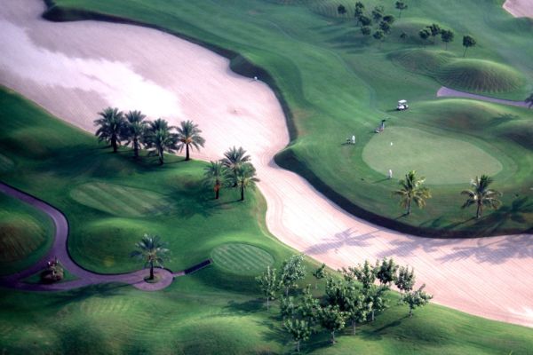 Luxusní golfová hřiště v Dubaji. Luxusní golfová hřiště v Dubaji.