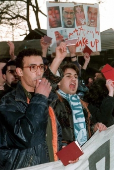 Sharpovy metody úspěšně použili srbští demonstranti.