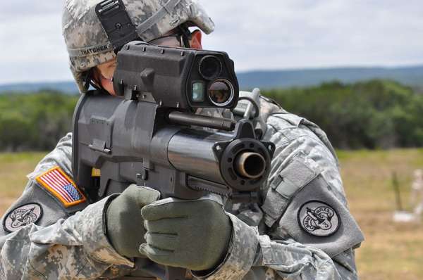 Počítačem řízený granátomet XM-25.