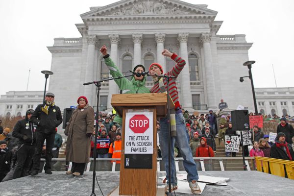 Protestuje se proti republikánským úsporám.