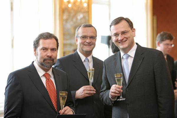 Zdánlivá idyla. Premiér Petr Nečas ostře kritizoval ministra vnitra Radka Johna i ministra financí Miroslava Kalouska. 