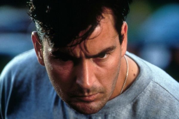 Charlie Sheen se dokáže pořádně naštvat. Nejen ve svých rolích (ilustrační foto).