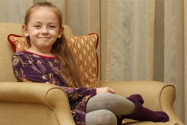 Daisy Palmerová nesmí nic sníst kvůli vzácné chorobě.