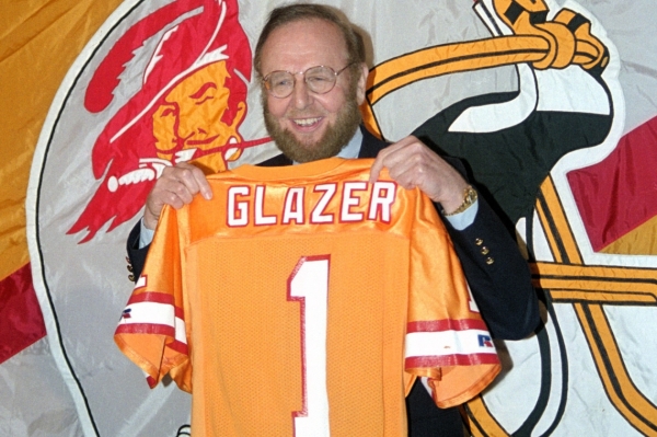 Malcolm Glazer vlastní kromě Manchesteru také tým NFL Tampa Bay Buccaneers.
