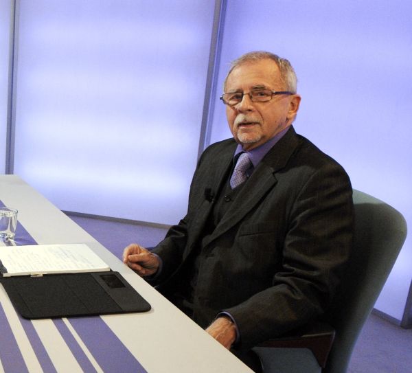 Stejná adresa? Poslanec Stanislav Křeček odmítá, že by penězi na poslaneckou kancelář platil svou advokátní kancelář.