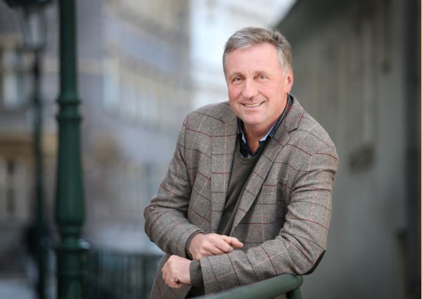 Expremiér Mirek Topolánek nedostal žádnou trafiku. Postaral se o sebe sám.